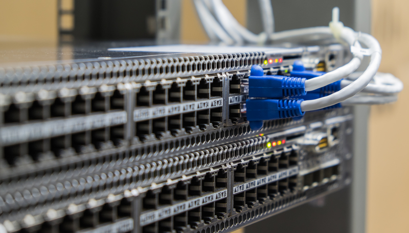 data-center-switch_dreamstime_s_57606167